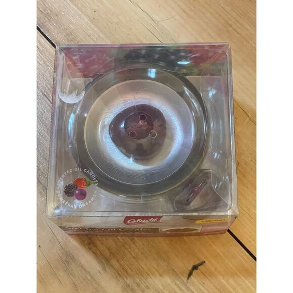 NEW! 2005 Glade Scented Oil Candles. Dewberry dreams plus 1 refill. - Picture 2 of 3